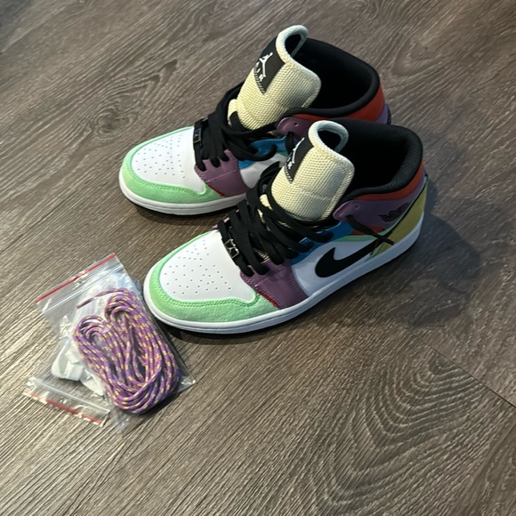 Nike Shoes - Wmns air Jordan 1 mid se